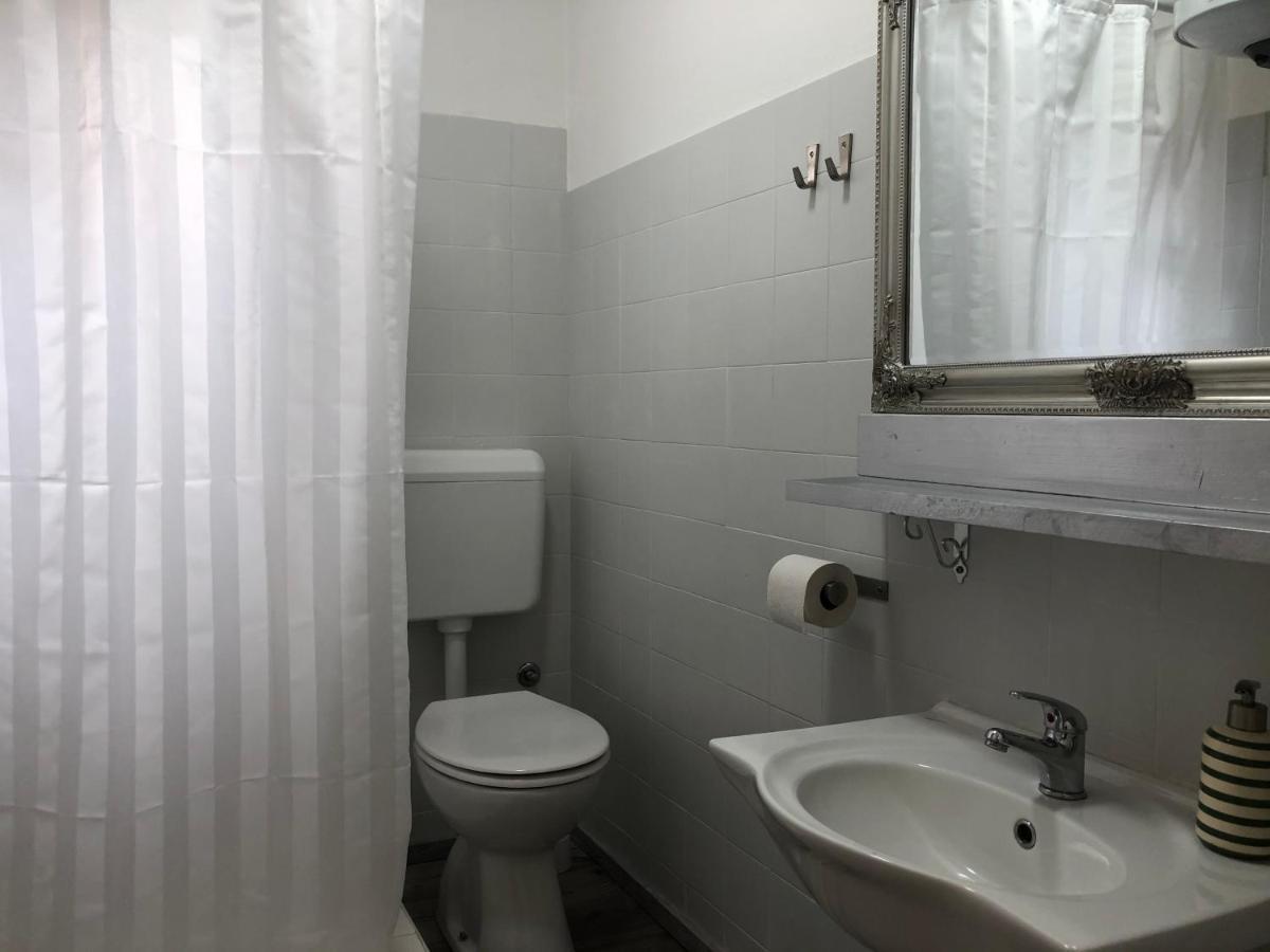 Rooms Ena โรวีน ภายนอก รูปภาพ